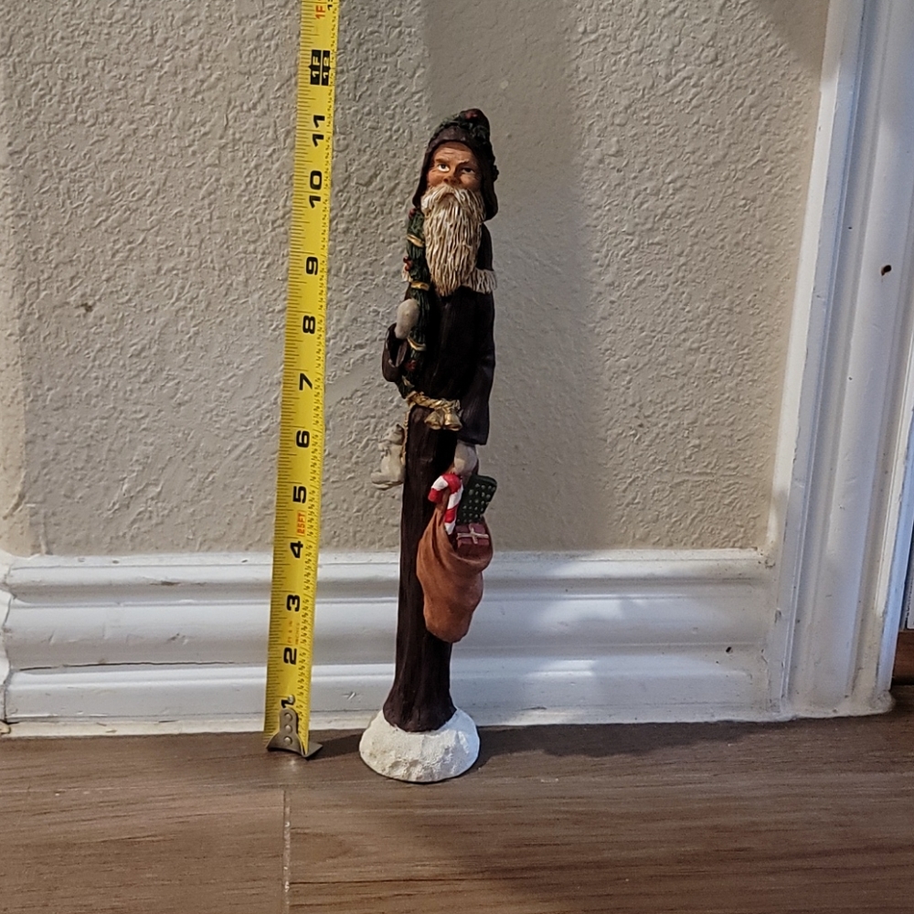 Vintage Santa figurine  *make me an offer*